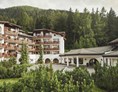 Hochzeit: Das  Hotel Waldhuus Davos überzeugt mit einzigartiger Lage inmitten der Bündner Berge, direkt am 18-Loch-Golfplatz und inmitten der Langlaufloipe. - Hotel Waldhuus Davos