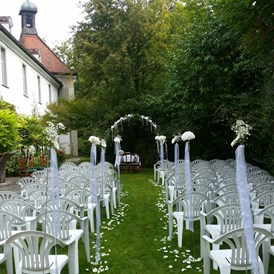 Hochzeit: Freie oder kirchliche Trauung im Schlossgarten. Platz für 130 Gäste - Event Schloss Reichenau