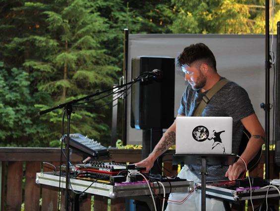 Hochzeit: Necknig oder Nickneck oder Nigneg, auf jeden Fall: live on stage. - Chrattegrabe Emmental