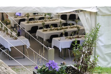 Hochzeit: Das Festzelt mit Rund-um-Blick bis zu 80 Gästen. - Hochzeit Event Seminar Lokal Bern Emmental