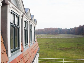 Gut Sarnow - Hotel, Restaurant und Reitanlage Angaben zu den Festsälen Aussicht aus dem Hotel auf die Pferdekoppeln