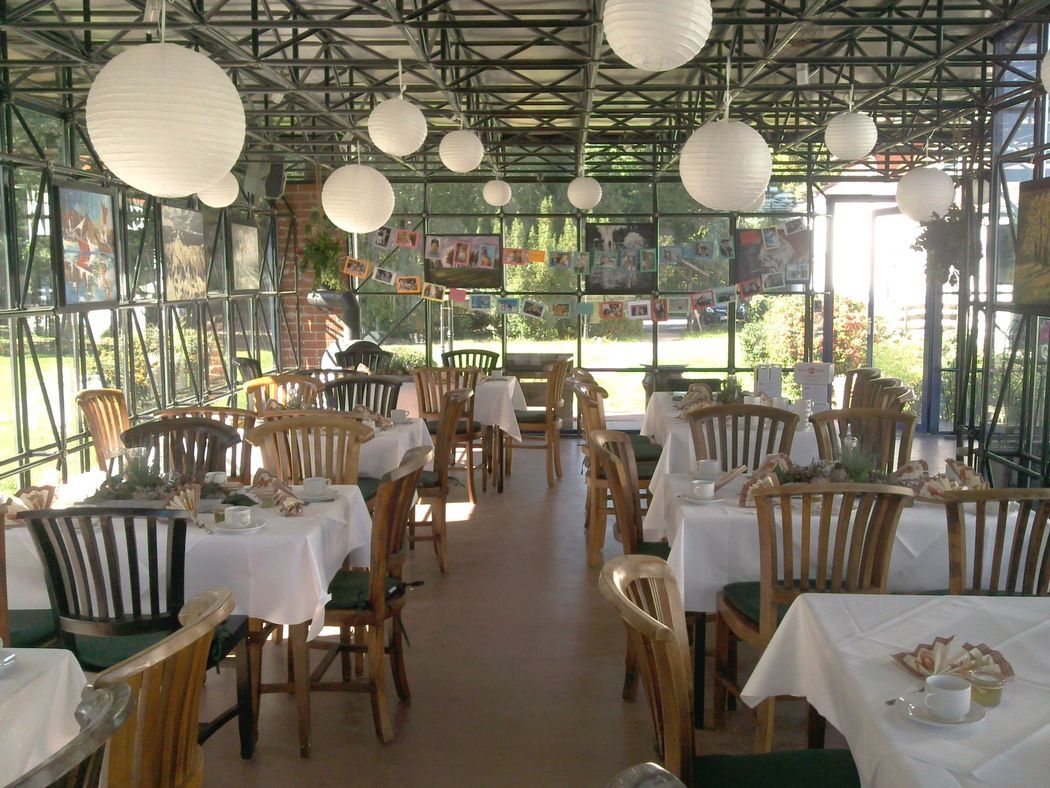 Hochzeitslocation: Dekorierter Wintergarten - Gut Sarnow - Ihre Hochzeitslocation