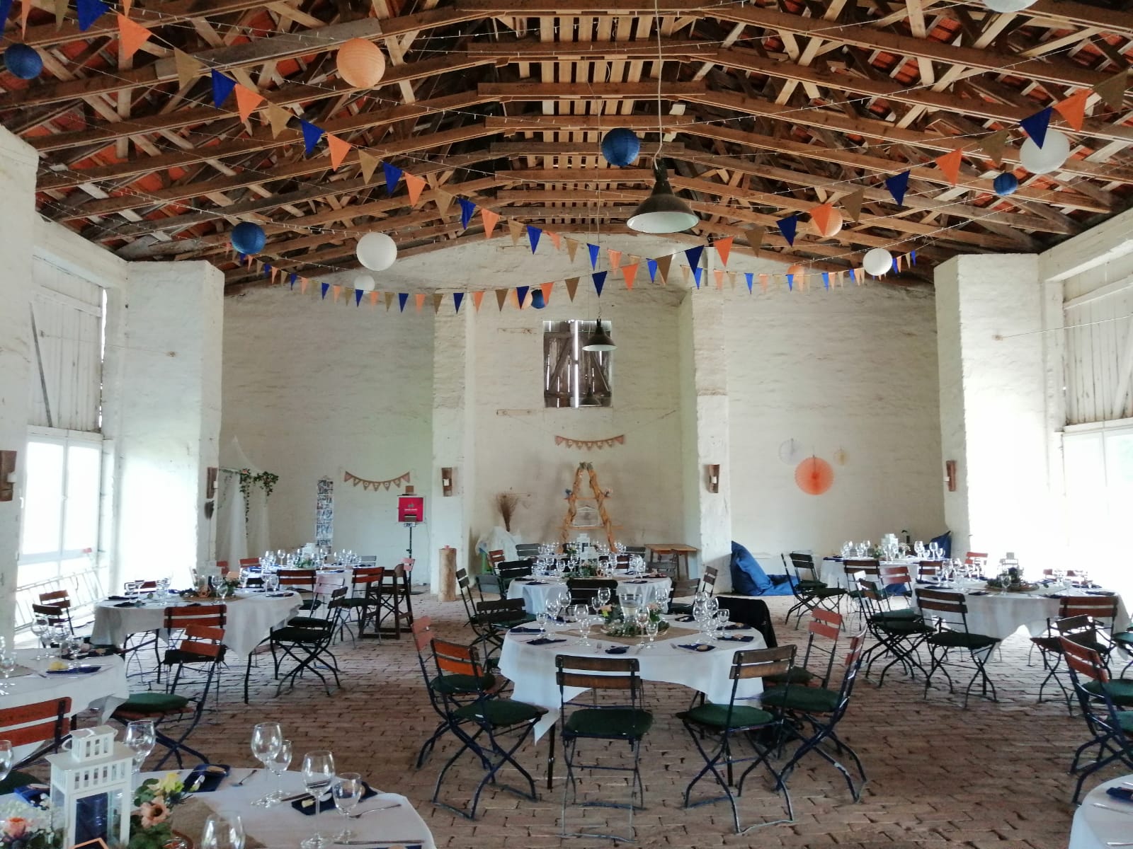 Hochzeitslocation: Hochzeitsscheune - Gut Sarnow - Ihre Hochzeitslocation