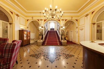 Hochzeit: Foyer/ Eingangsbereich (perfekt für ihr Hochzeitsfoto) - Hotel Marienhof