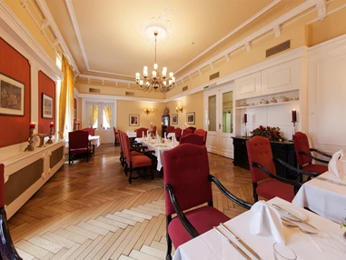 Hochzeit: Der Rote Salon - Hotel Marienhof