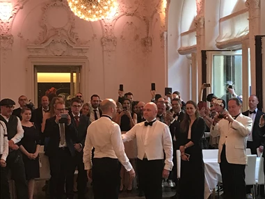 Hochzeitslocation: Stimmige Inszenierungen haben wir natürlich auch und gerne für die „Ehe für alle“. 
Echte Boutique-Hochzeiten dürfen hier im Herzen der Stadt zelebriert werden.  - VIENNABallhaus