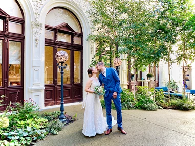 Hochzeitslocation: Der romantische Garten bietet sich auch für eine unvergessliche Sommer- oder Winterhochzeit an. Denn, wenn das Wetter mitspielt, ist Ihre Trauungszeremonie unter freiem Himmel möglich. - VIENNABallhaus
