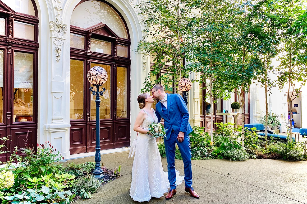 Hochzeitslocation: Der romantische Garten bietet sich auch für eine unvergessliche Sommer- oder Winterhochzeit an. Denn, wenn das Wetter mitspielt, ist Ihre Trauungszeremonie unter freiem Himmel möglich. - VIENNABallhaus