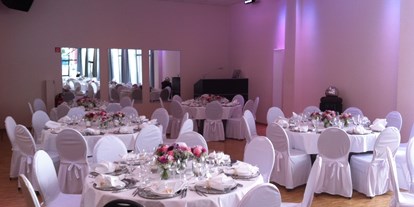 Hochzeit - Hochzeits-Stil: Fine-Art - Hameln - Blick Saal 1 für Hochzeit eingedeckt - FÜR SIE Events & Gastronomie