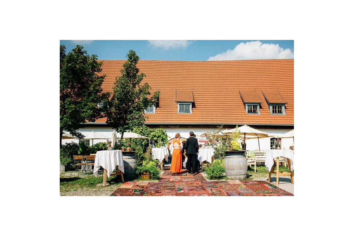 Hochzeit: Eine Gartenhochzeit im Gut Schloss Sulzemoos. - Gut Schloss Sulzemoos