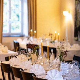 Hochzeit: Hochzeitssaal im Kerzenschein - Schloss Blumenthal