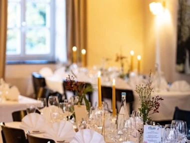 Hochzeit: Hochzeitssaal im Kerzenschein - Schloss Blumenthal