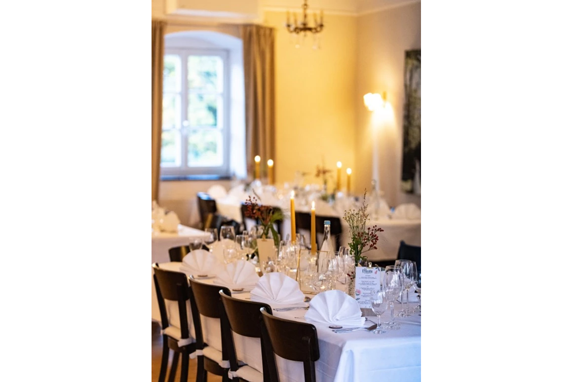 Hochzeit: Hochzeitssaal im Kerzenschein - Schloss Blumenthal
