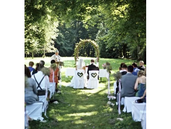 Hochzeit: Freie Trauung im idyllischen Schlosspark - Schloss Blumenthal