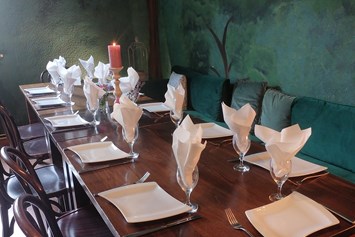 Hochzeit: Tafel grüner Salon - Oase Brasserie
