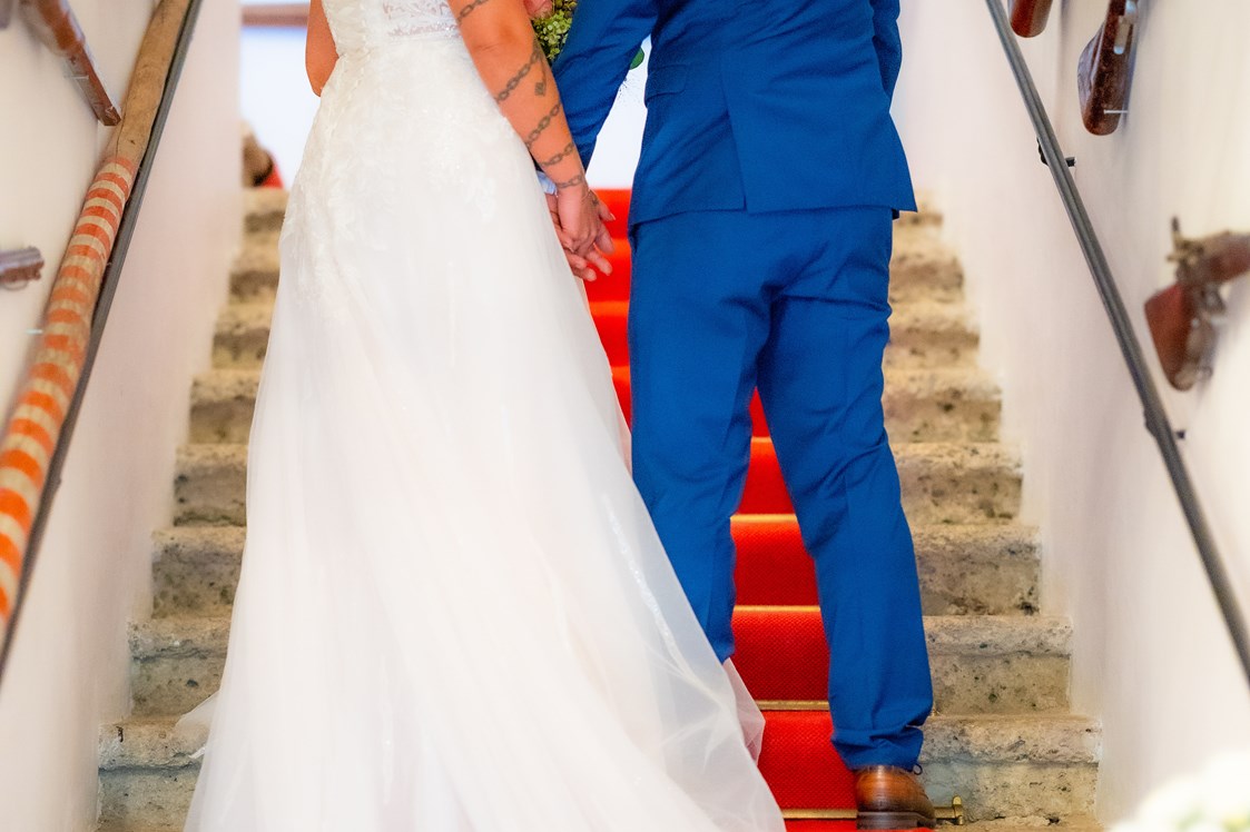 Hochzeit: Ein glückliches Brautpaar - Schloss Sighartstein