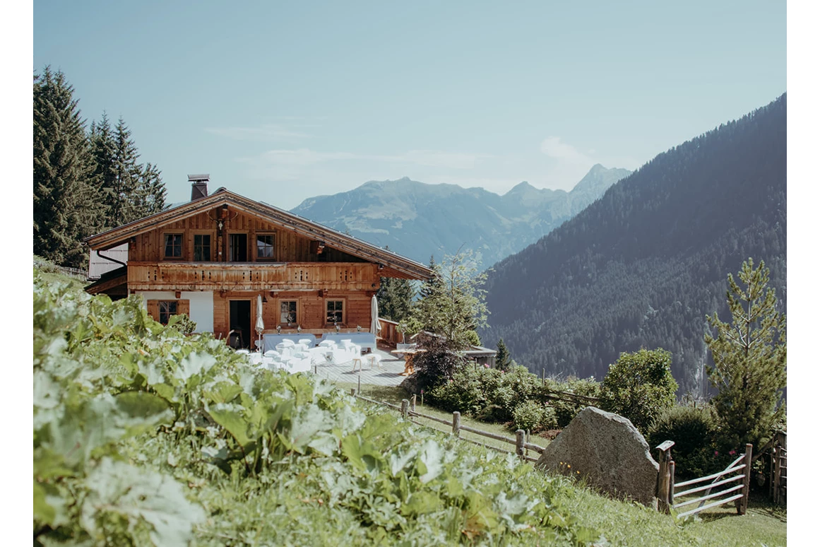 Hochzeitslocation: Die Grasbergalm als Hochzeitslocation im Zillertal. - Grasberg Alm