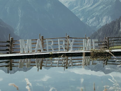 Hochzeit - nächstes Hotel - Tirol - Die Grasbergalm bietet einen kleinen Bergsee für unvergessliche Hochzeiten. - Grasberg Alm