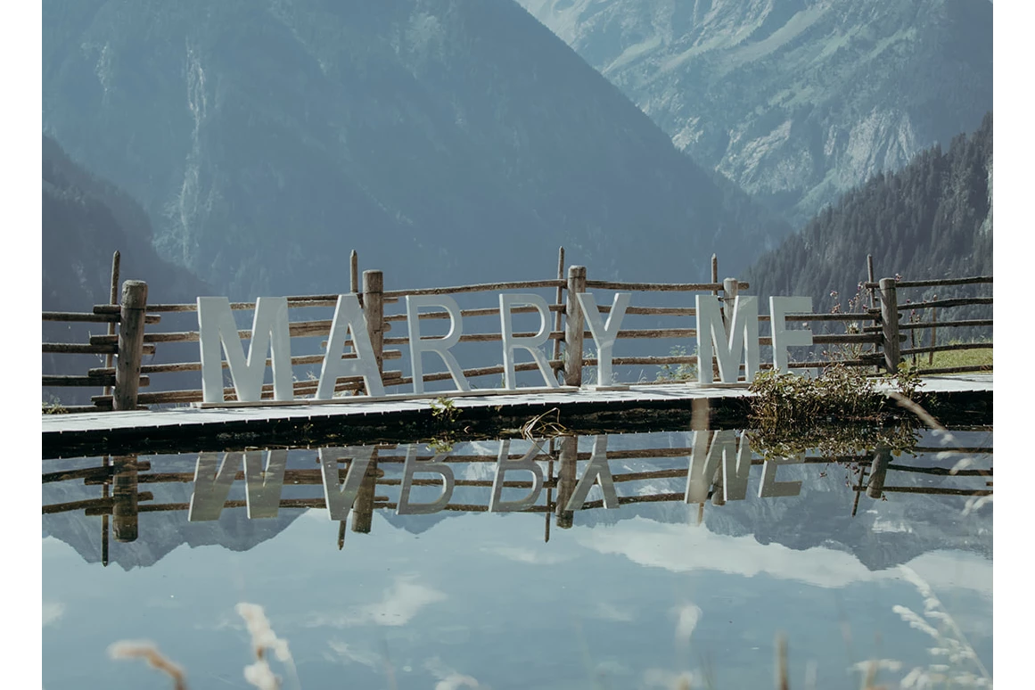 Hochzeitslocation: Die Grasbergalm bietet einen kleinen Bergsee für unvergessliche Hochzeiten. - Grasberg Alm