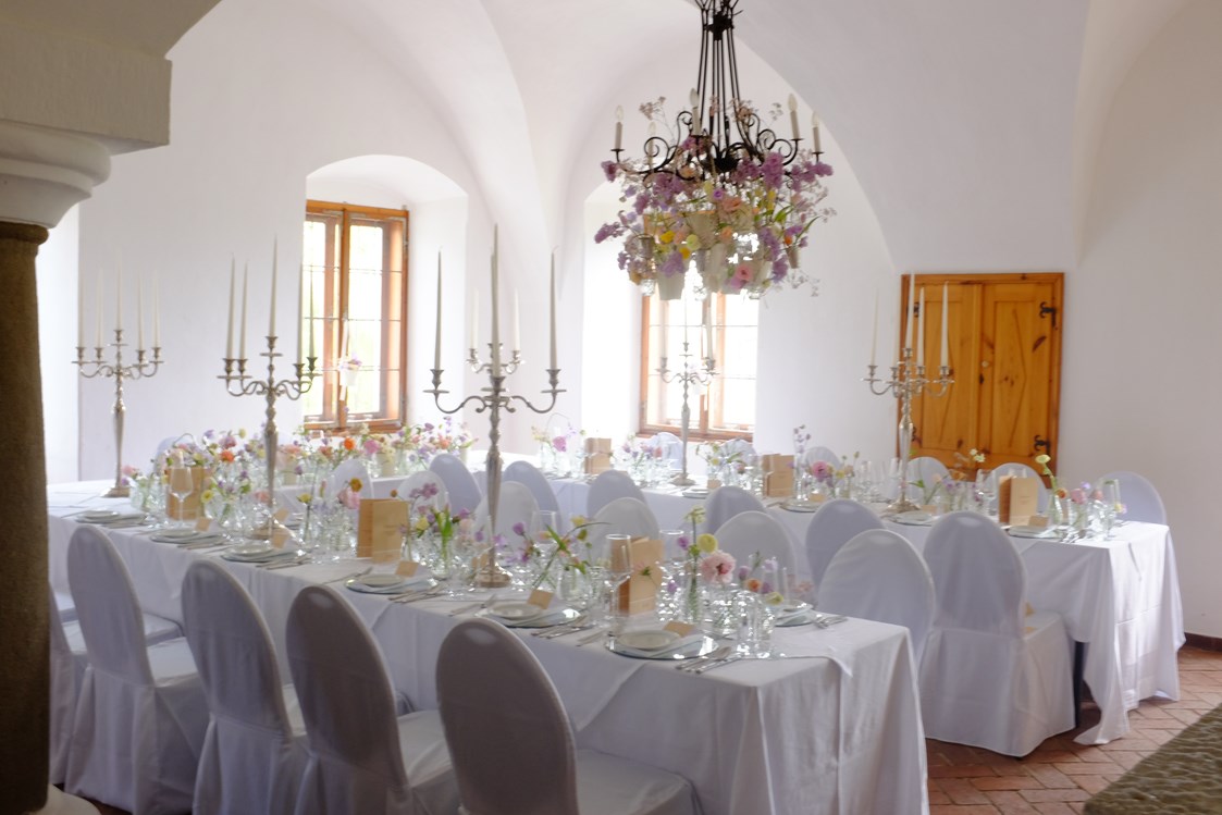 Hochzeit: In unserer Taverne finden bis zu 50 Personen Platz - Schloss Welsdorf