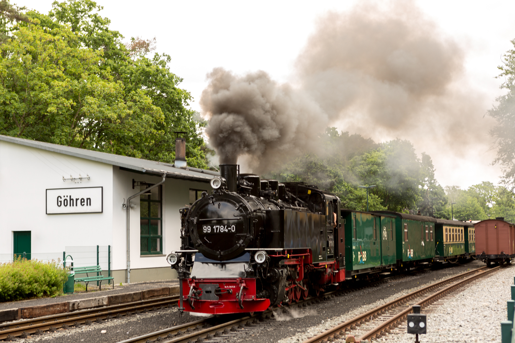 Hochzeitslocation: Standesamtliche Trauung in der historischen Schmalspurbahn "Rasender Roland" - Vju Hotel Rügen