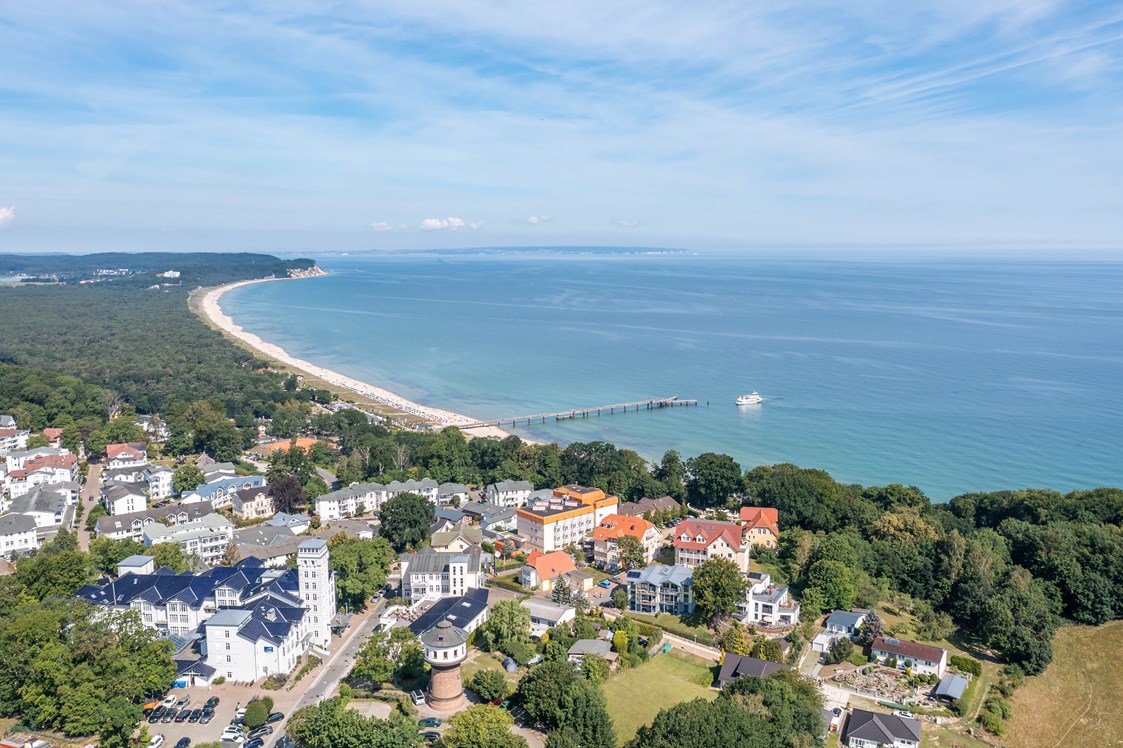 Hochzeit: Luftbild der Göhrener-Bucht. - Vju Hotel Rügen