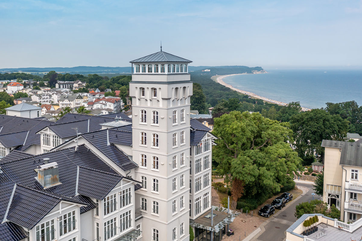 Hochzeitslocation: Luftbild des VJU Hotel Rügen. - Vju Hotel Rügen