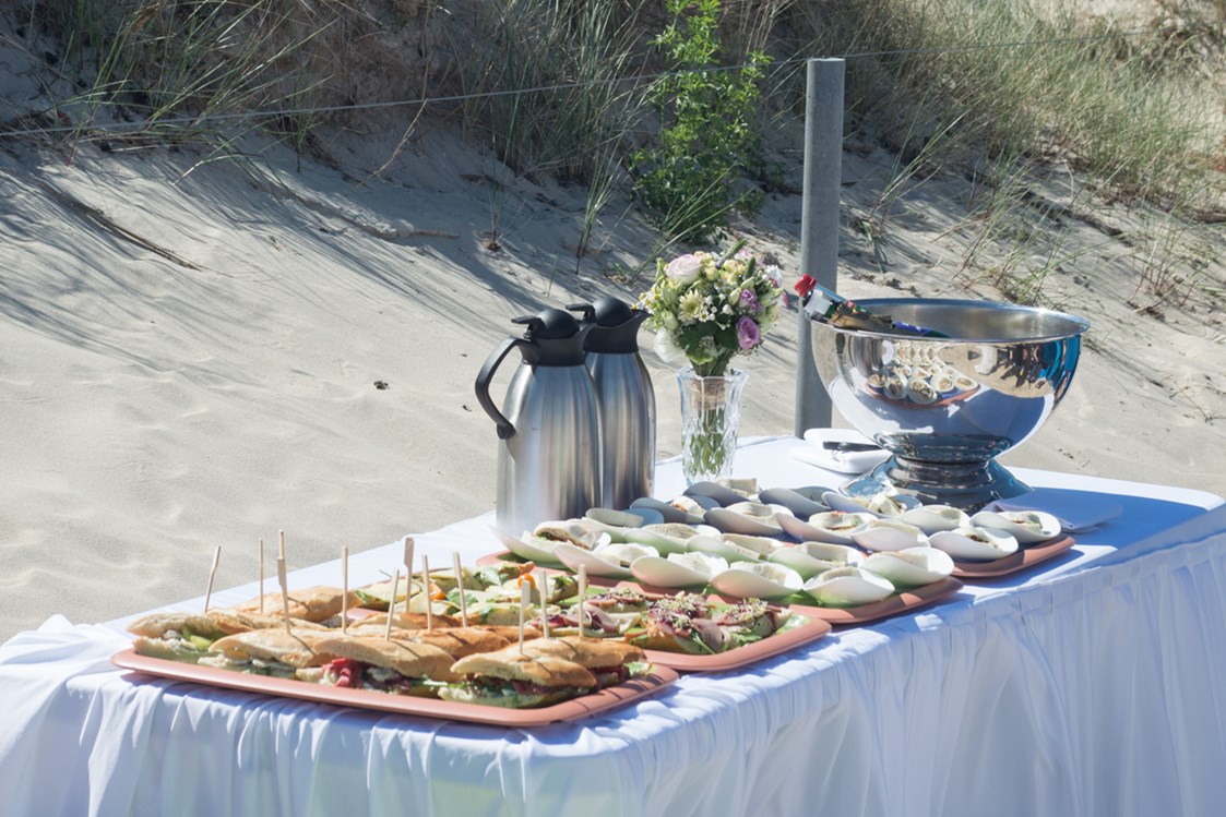 Hochzeit: Picknick am Strand - Vju Hotel Rügen