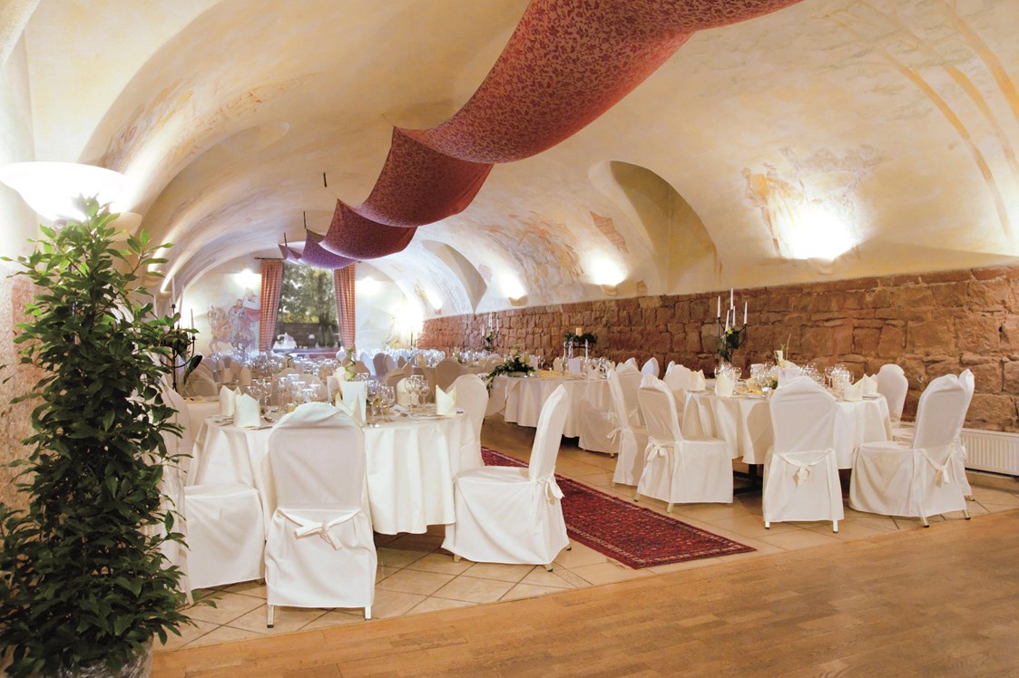 Hochzeit: Wittelsbachkeller Blick zum Hof - Hotel Schloss Edesheim