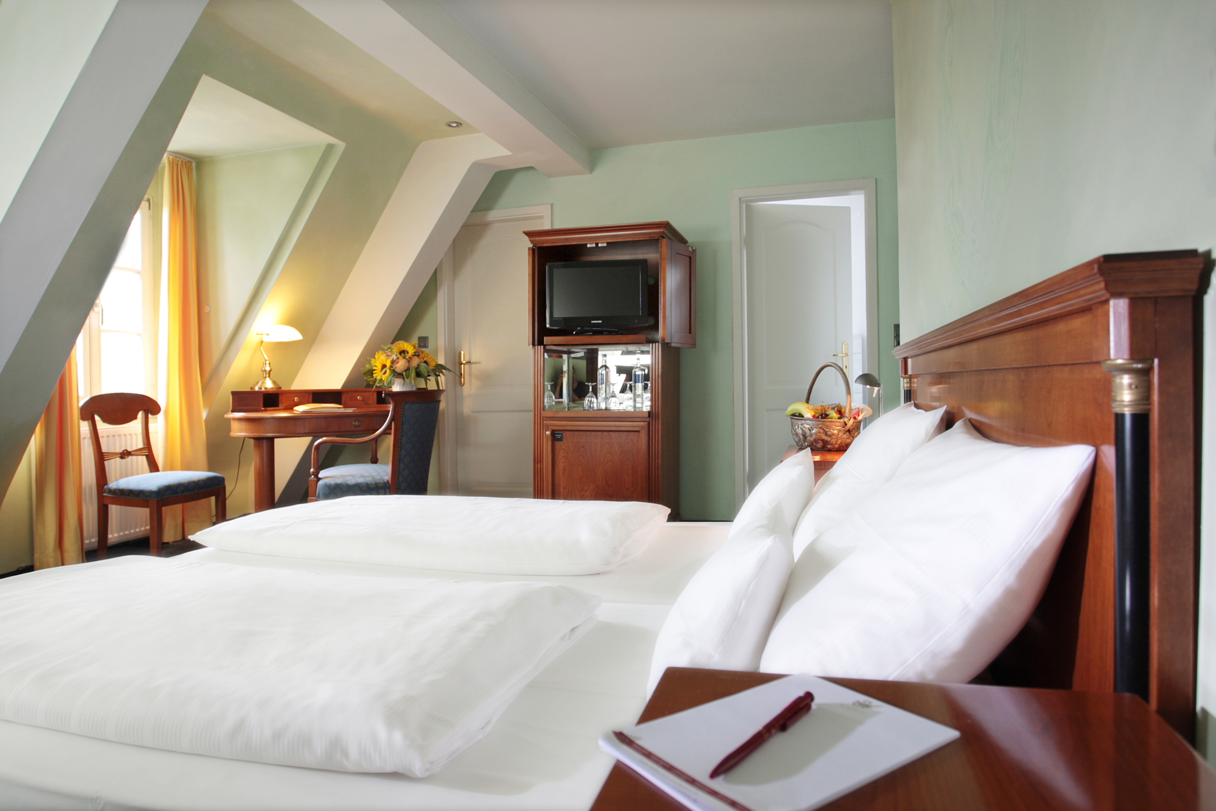 Hochzeit: Cabinett Zimmer - Hotel Schloss Edesheim