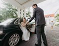 Hochzeit: Mit Pferdekutsche oder Rolls-Royce direkt vor den Eingang des Kempinski Hotel Frankfurt-Gravenbruch. - Kempinski Hotel Gravenbruch Frankfurt