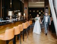 Hochzeit: Die Bar des Kempinski Hotel Frankfurt-Gravenbruch lädt zu tollen Paarshootings ein. - Kempinski Hotel Gravenbruch Frankfurt