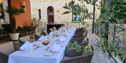 Bruiloft - Bad Harzburg - Tafel auf Terrasse - Schlosshotel Blankenburg