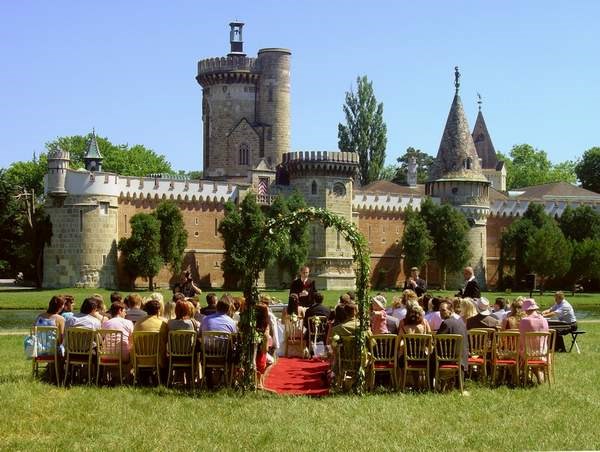 Hochzeit: Wiese gegenüber Franzensburg - Schlosspark Laxenburg