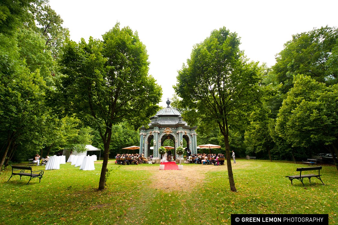 Hochzeit: Heiraten im grünen Lusthaus des Schlosspark Laxenburg.
Foto © greenlemon.at - Schlosspark Laxenburg