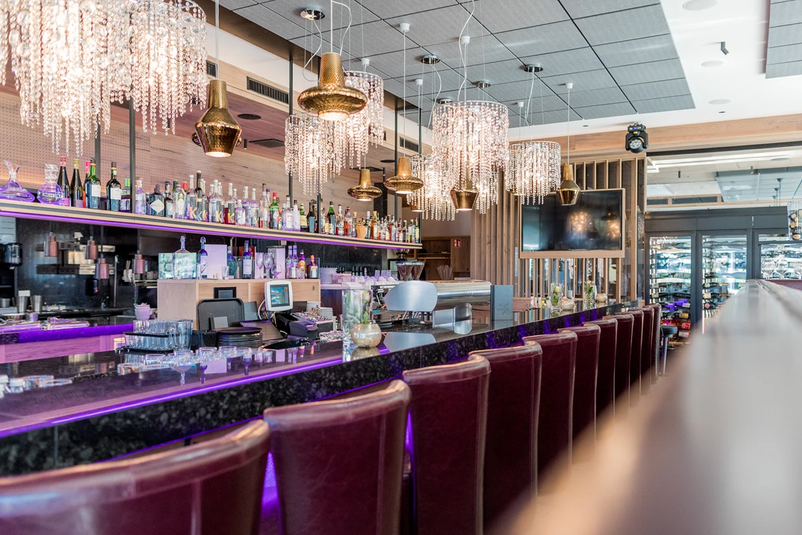 Hochzeit: Bar im Erdgeschoss - Greenvieh Chalet
