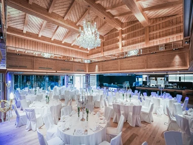 Hochzeit: Der große Festsaal des Greenvieh in Mieming. - Greenvieh Chalet