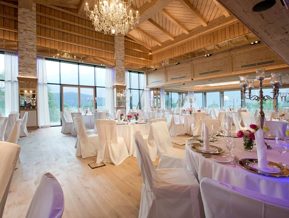 Hochzeit: Der große Festsaal des Greenvieh in Mieming. - Greenvieh Chalet