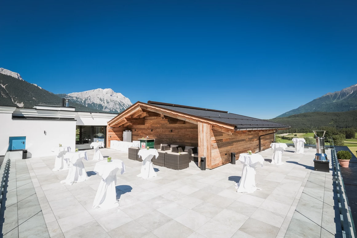 Hochzeit: Blick auf die Dachterrasse des Greenvieh. - Greenvieh Chalet