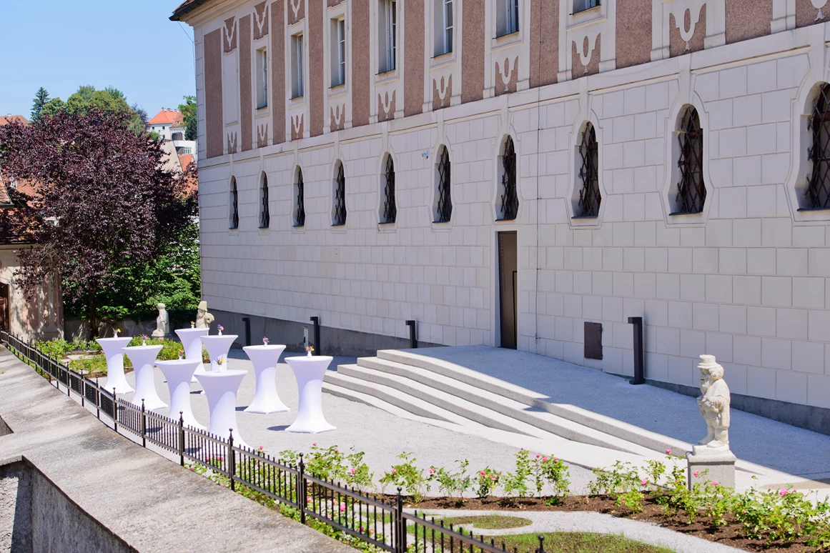 Hochzeit: Schlossterrasse; Foto: Wolfgang Simlinger - Schloss Lamberg
