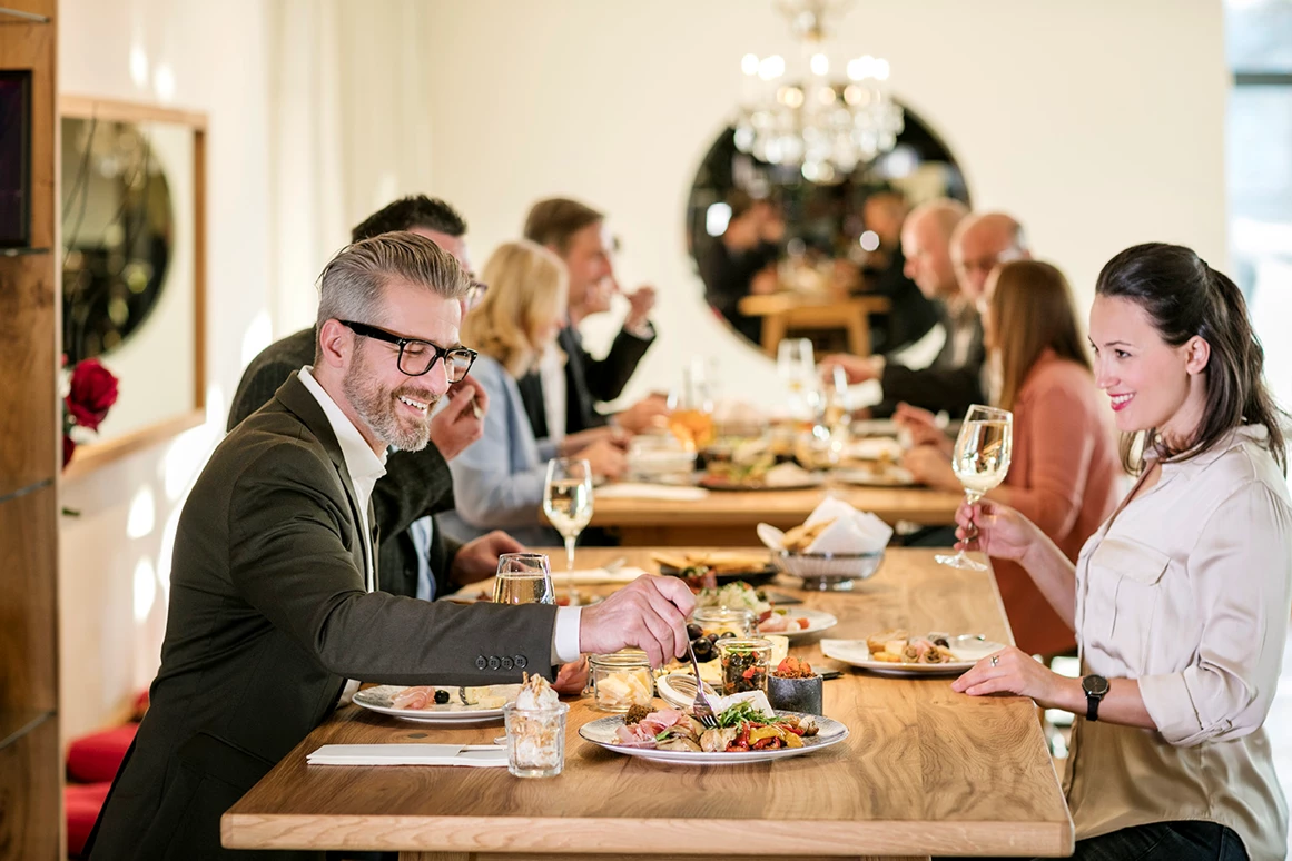 Hochzeit: Community Table  - ARCOTEL Nike Linz