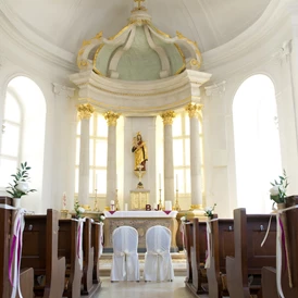 Hochzeit: Die Hauseigene Kapelle vom Schloss Jägersburg in Bayern. - Schloss Jägersburg GmbH & Co. KG