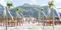 Hochzeit - Art der Location: Restaurant - Arlberg - Freie oder standesamtliche Trauung auf unserer Terrasse mit atemberaubenden Bergblick - Hotel Goldener Berg & Alter Goldener Berg