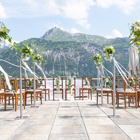 Hochzeit: Freie oder standesamtliche Trauung auf unserer Terrasse mit atemberaubenden Bergblick - Hotel Goldener Berg & Alter Goldener Berg