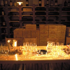 Hochzeit: Unser Weinkeller - mehr als 1200 verschiedenen Weine im stimmungsvollen Ambiente - Hotel Goldener Berg & Alter Goldener Berg