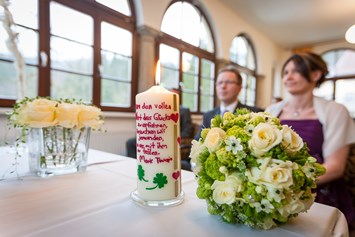 Hochzeit: Standesamtliche Trauung im Wintergarten - Naturhotel Schloss Kassegg