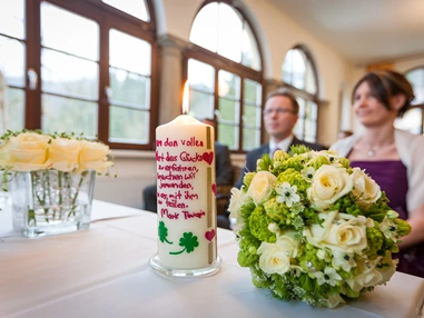 Hochzeit: Standesamtliche Trauung im Wintergarten - Naturhotel Schloss Kassegg