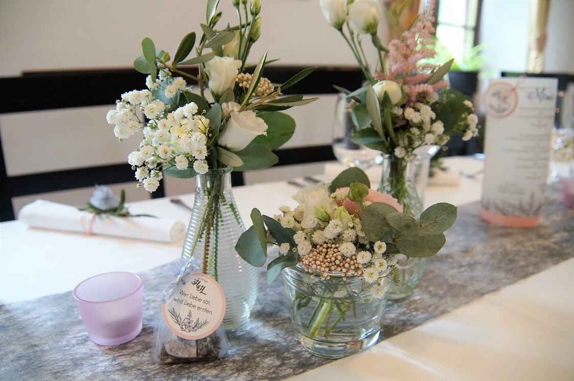 Hochzeit: Stilvolle Tischdekoration - Naturhotel Schloss Kassegg