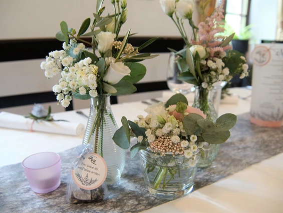 Hochzeit: Stilvolle Tischdekoration - Naturhotel Schloss Kassegg