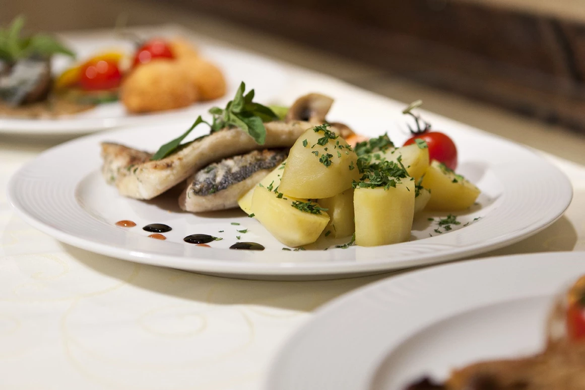 Hochzeit: Regionale und internationale Speisen - Naturhotel Schloss Kassegg